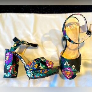 Platform pump multi colored